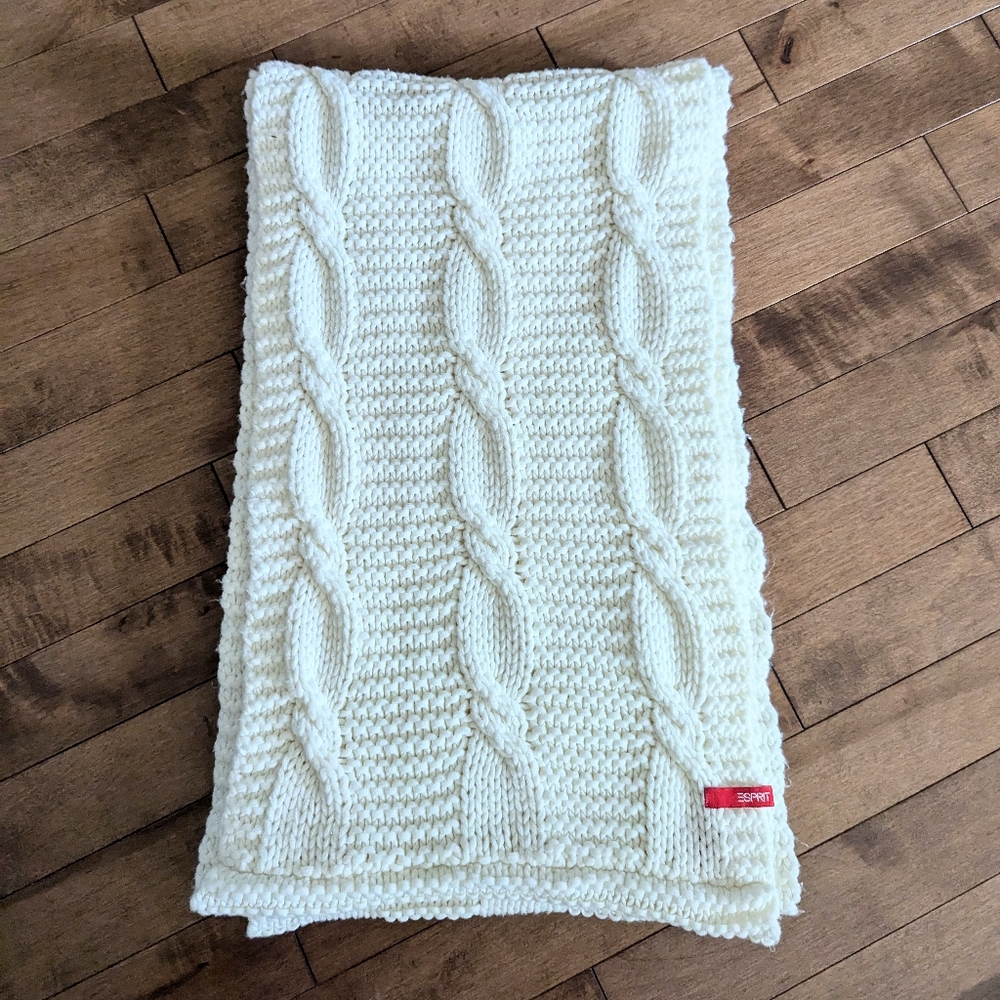 Esprit Cable Knit Chunky Circle Scarf White
